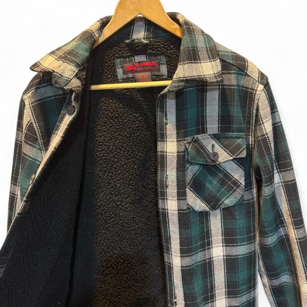 Tony Hawk Navy, White and Green Plaid Jacket
Fleece lined
Size small